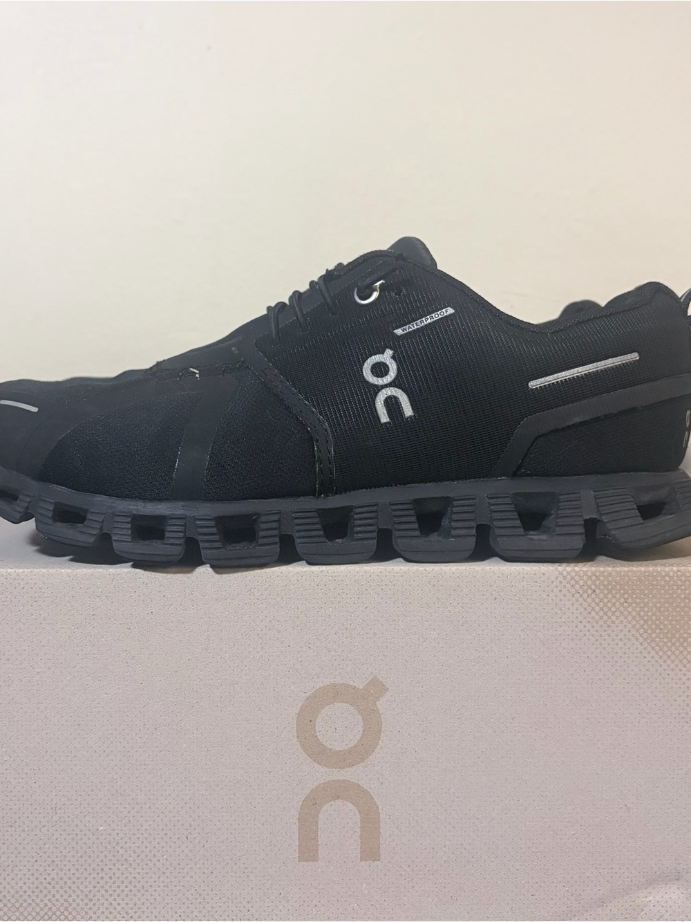 On Cloud 5 Waterproof Black Running Shoes Womens Size 8.5 EU39 Black CloudTec